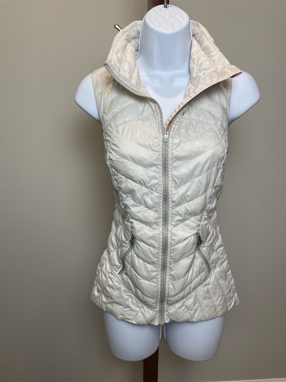 Lululemon Quilted Down Vest Size S Ivory High Low Zip Logo Detail